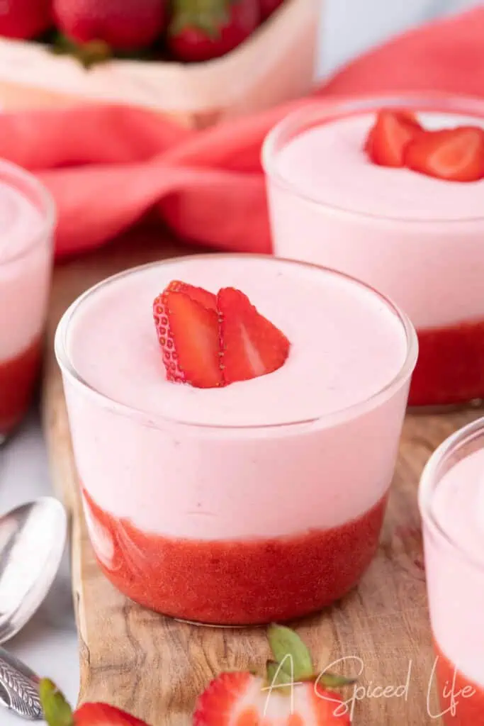 Individual strawberry mousse cups with defined strawberry purée base
